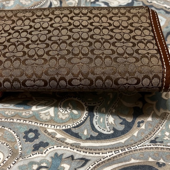 GUC vintage brown buckle Coach wallet - Picture 6 of 12